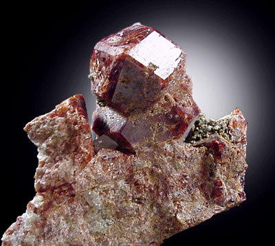Mineral Specimens: Grossular Garnet from Basin garnet locality, Phippsburg, Maine